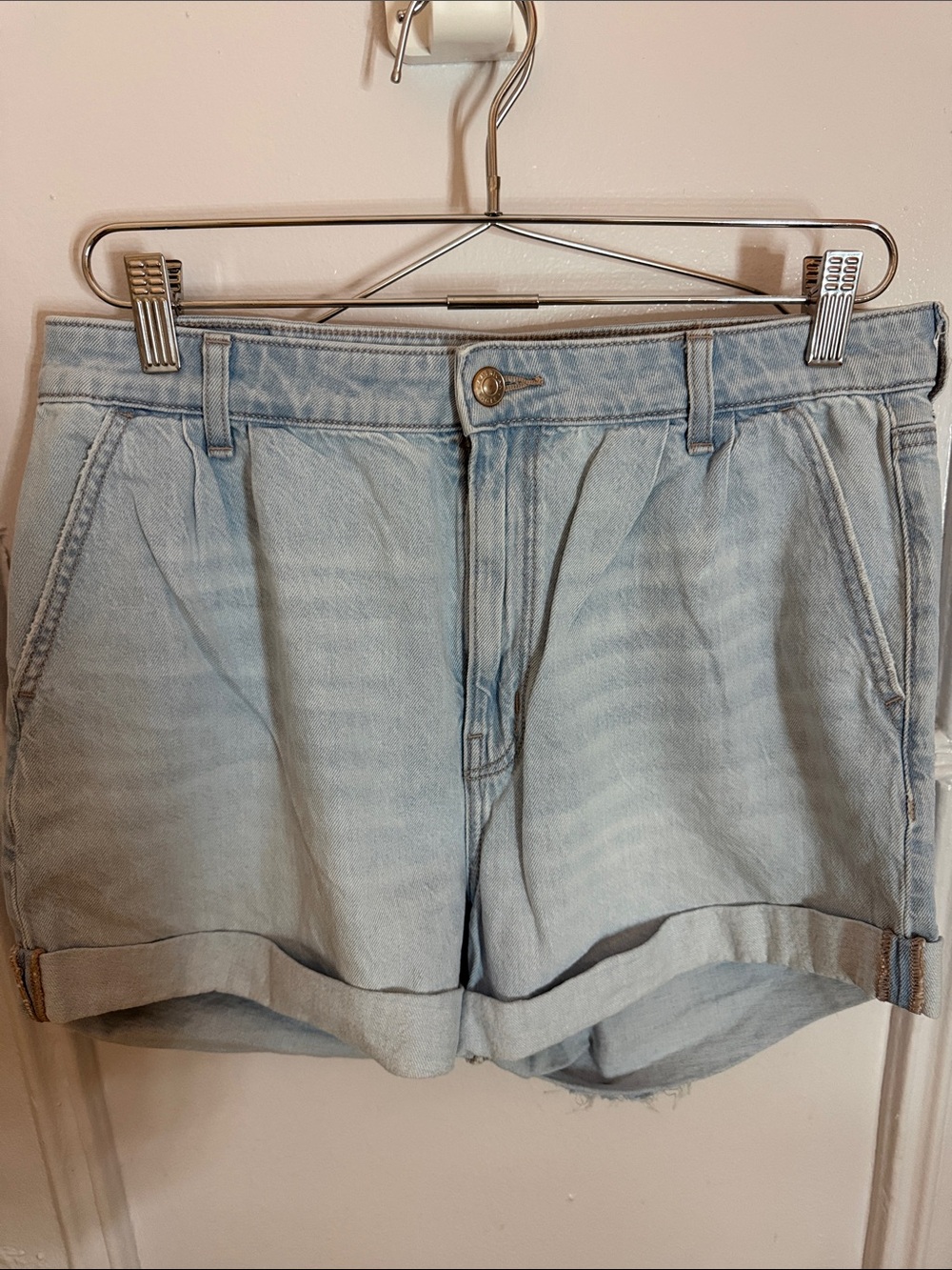 American Eagle Light Wash Denim Roll-Cuff Women's Shorts